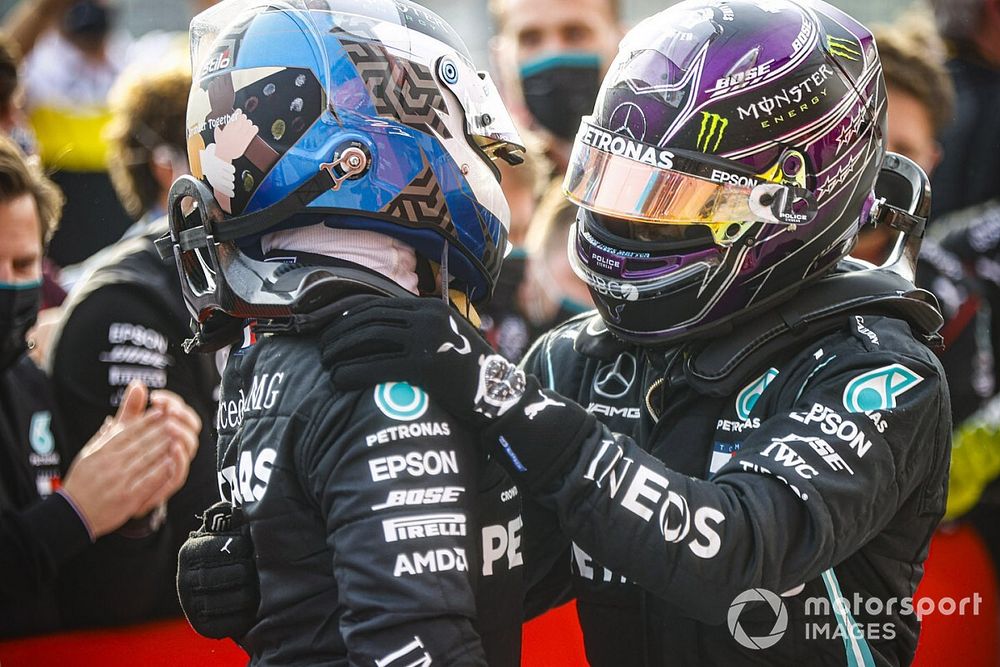Nieuw F1-contract Hamilton met 'Verstappen-clausule' in de maak?