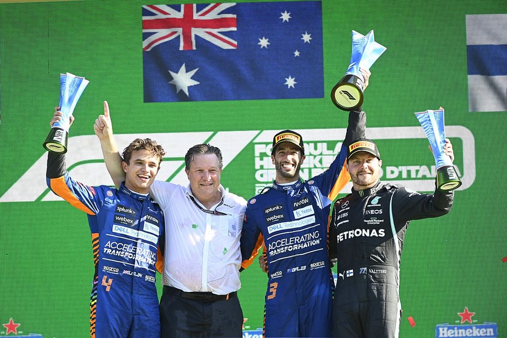İtalya GP: Ricciardo ve McLaren yıllar sonra kazandı, Verstappen-Hamilton çarpıştı!
