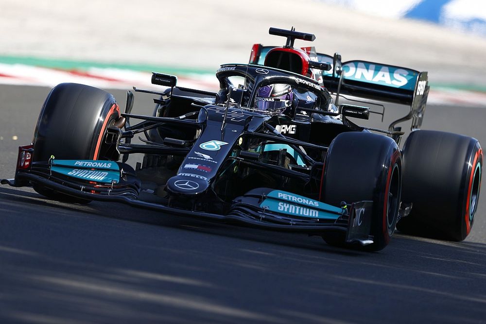 Hamilton says F1 gamesmanship accusations are "so silly"