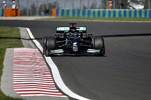Hamiltoné az FP3, Schumacher csúnyán összetörte az autót