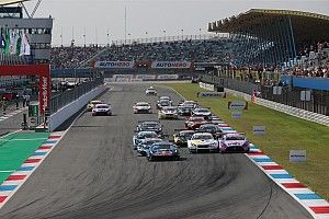 VIDEO: Auer en Wittmann winnen in Assen, Lawson doet goede zaak