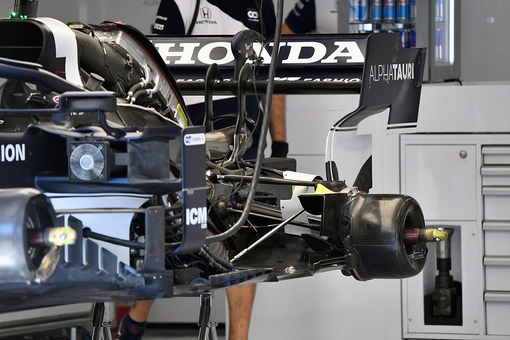 GALERÍA TÉCNICA: novedades de los F1 en directo desde los garajes