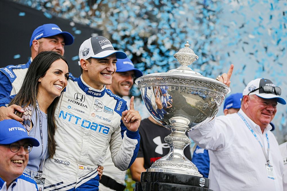 Палоу стал чемпионом IndyCar, гонку выиграл Херта