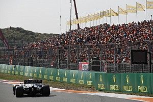 Egy Hamilton-rajongó 1600 fontot költött arra, hogy üzenjen a Verstappen-rajongóknak
