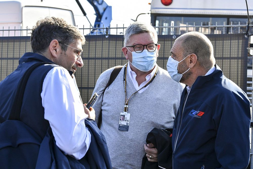 Brawn: "Mercedes, bitime 20 tur kala 3. pit stop'unu yapabilirdi"