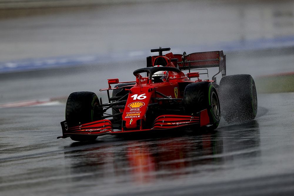 Ryzyko Ferrari zyskiem Leclerca