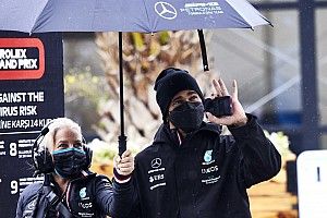 Hamilton, Russell'ın önünde kalmak için "daha çok çalışmayı" planlıyor