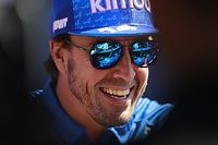 Vídeo: Alonso ya se fija en el que será su coche de F1 en 2023
