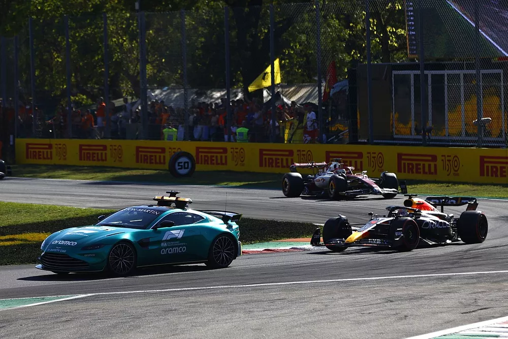 The Safety Car Max Verstappen, Red Bull Racing RB18, Valtteri Bottas, Alfa Romeo C42