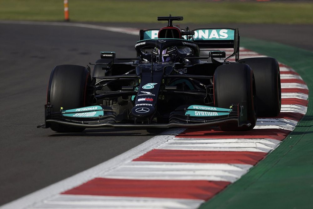 Red Bull: "Mercedes henüz elini açmadı"