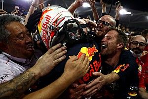 VIDEO: Verstappen schiet vol bij terugzien beelden met vader Jos
