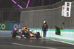 Verstappen'in vites kutusunda hasar yok