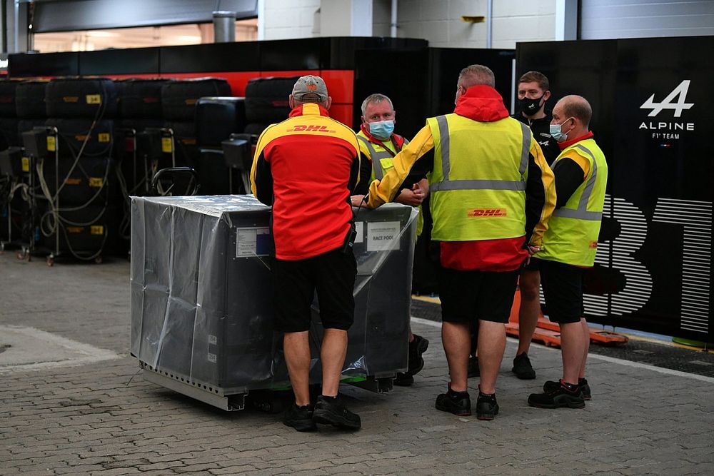 L'arrivée du matériel à Interlagos