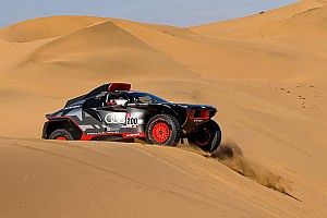 Peterhansel en Loeb doen het rustig aan op eerste Dakar-dag