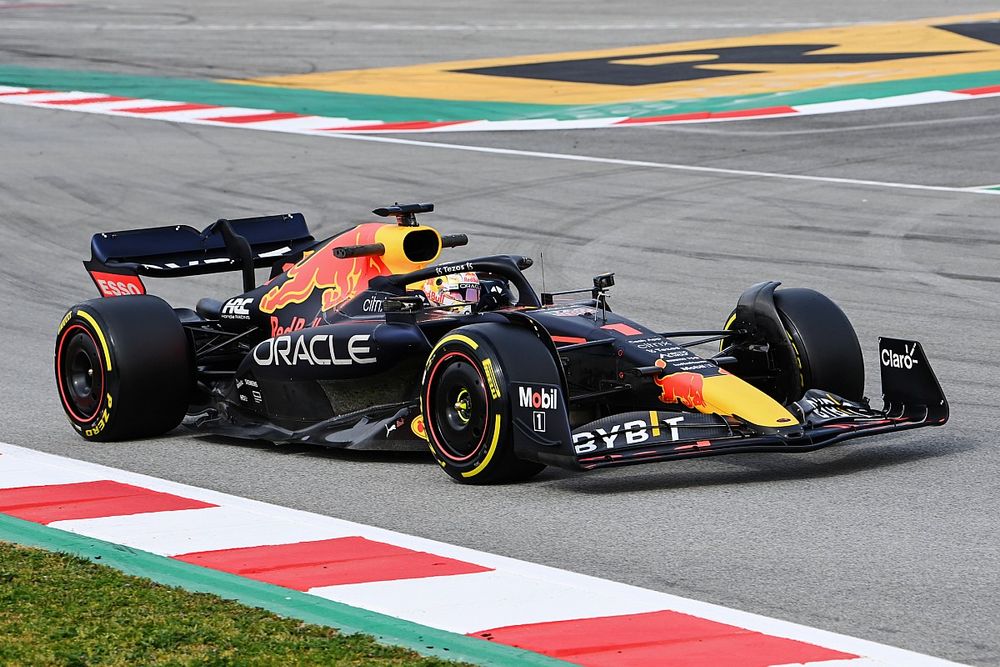 F1: Verstappen acredita que carros serão diferentes no Bahrein e elogia equilíbrio do RB18