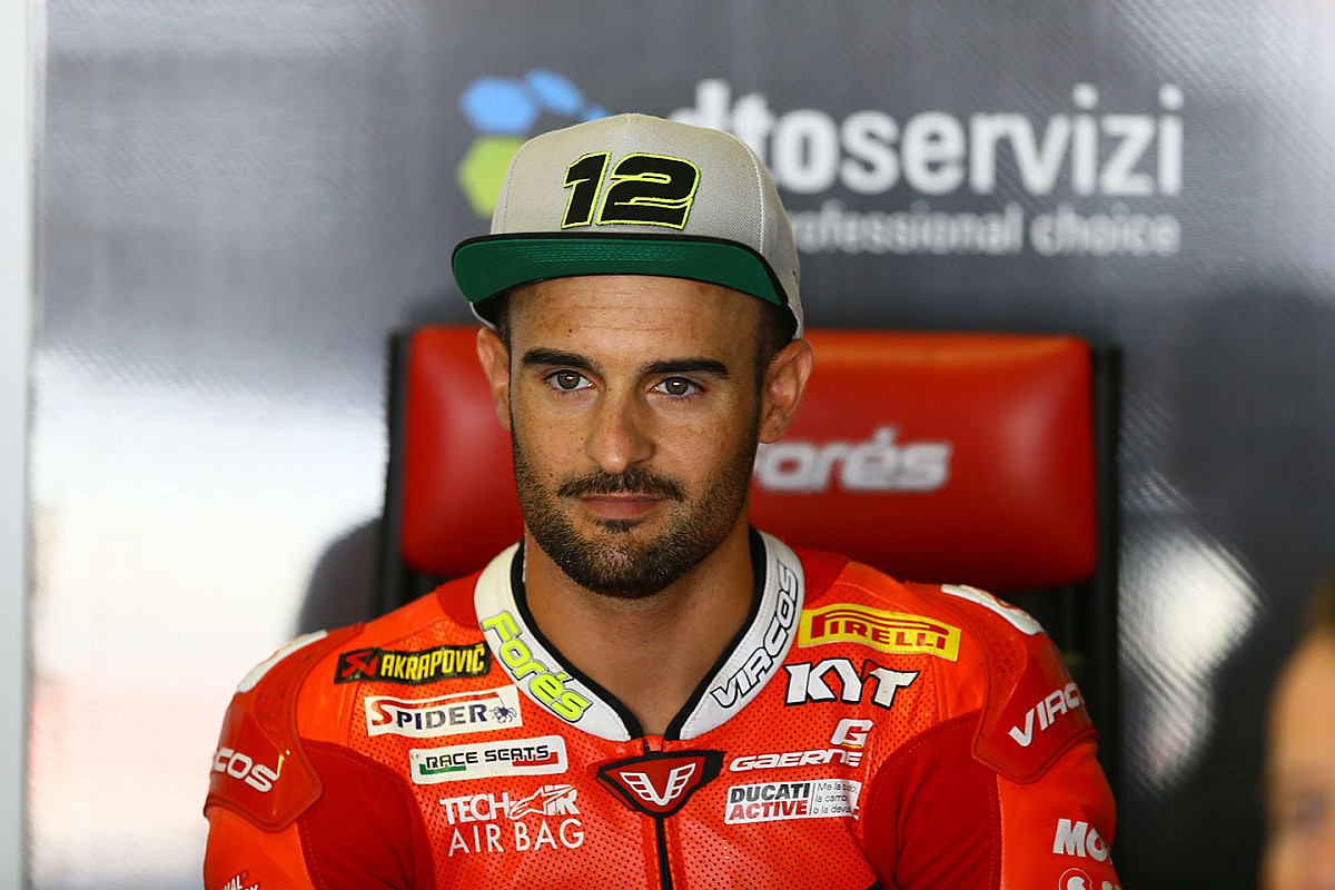 Kehilangan kursi, Fores hijrah ke British Superbike