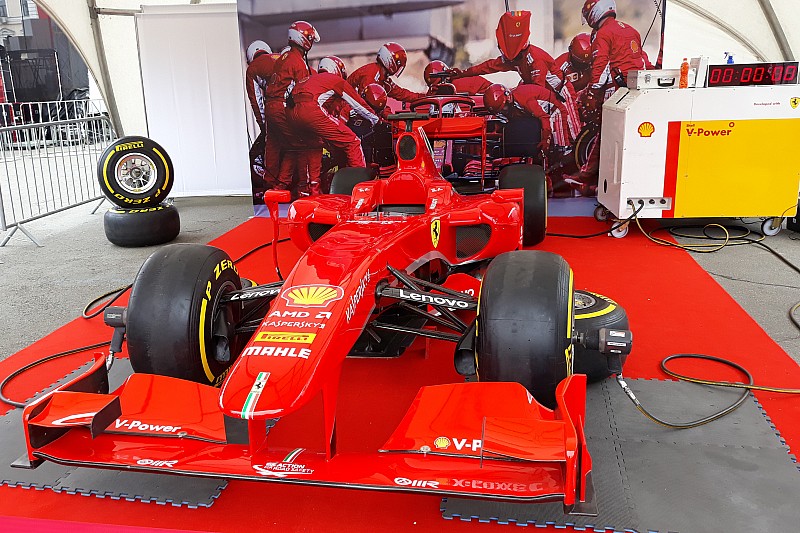 Галерея: Ferrari та запальне шоу від Shell на Подолі