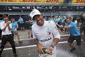 Képeken Hamilton győzelme az Olasz Nagydíjon a Ferrari előtt