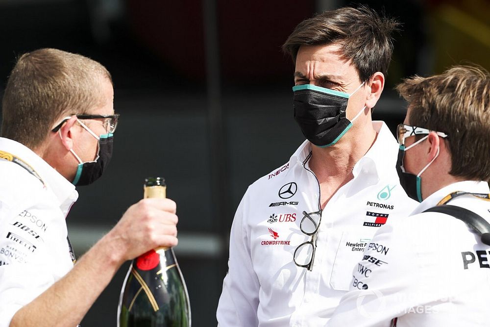 Andy Cowell, Managing Director, HPP, Mercedes AMG, Toto Wolff, Executive Director (Business), Mercedes AMG, and Andrew Shovlin, Chief Race Engineer, Mercedes AMG, celebrate