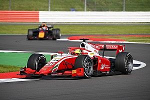 Silverstone F2: Schumacher antrenmanların en hızlısı