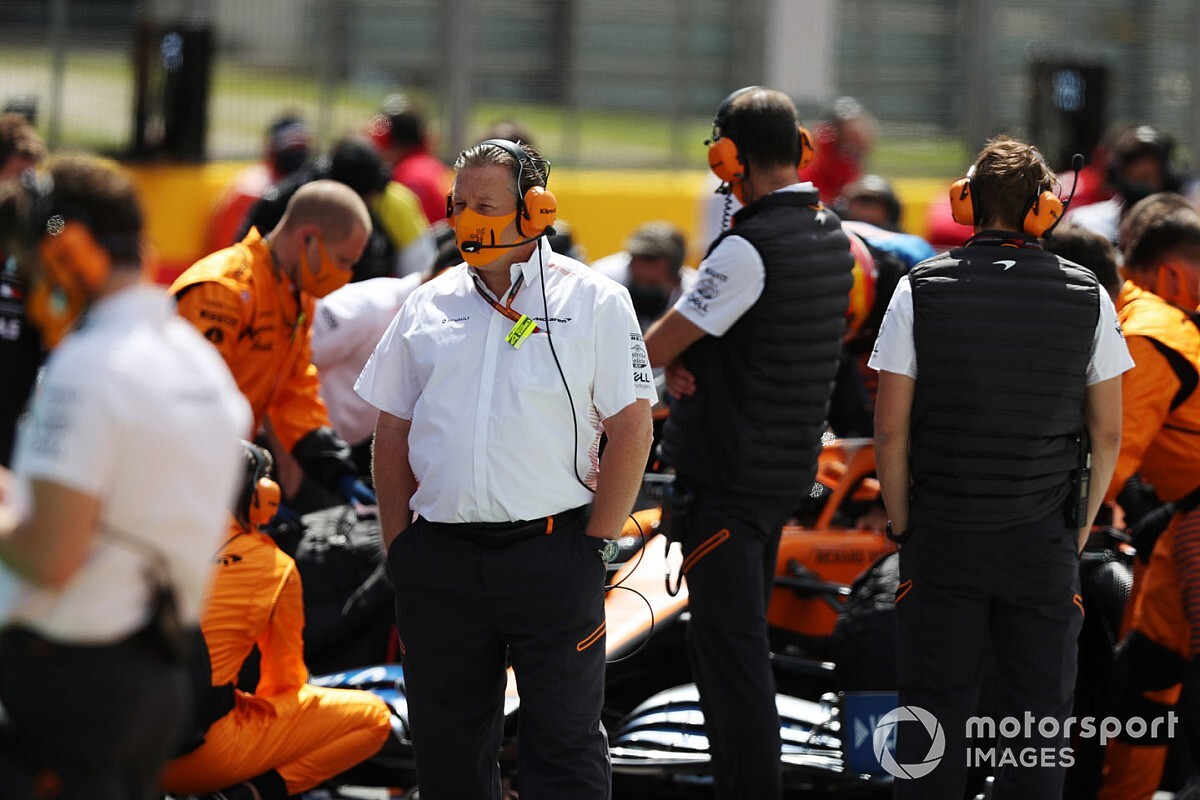 Sainz: "Zak Brown, McLaren'ın geri dönüşünde kilit rol oynadı"