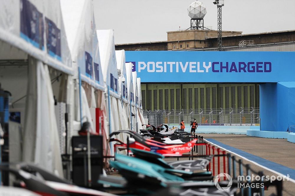 Vue de la pitlane