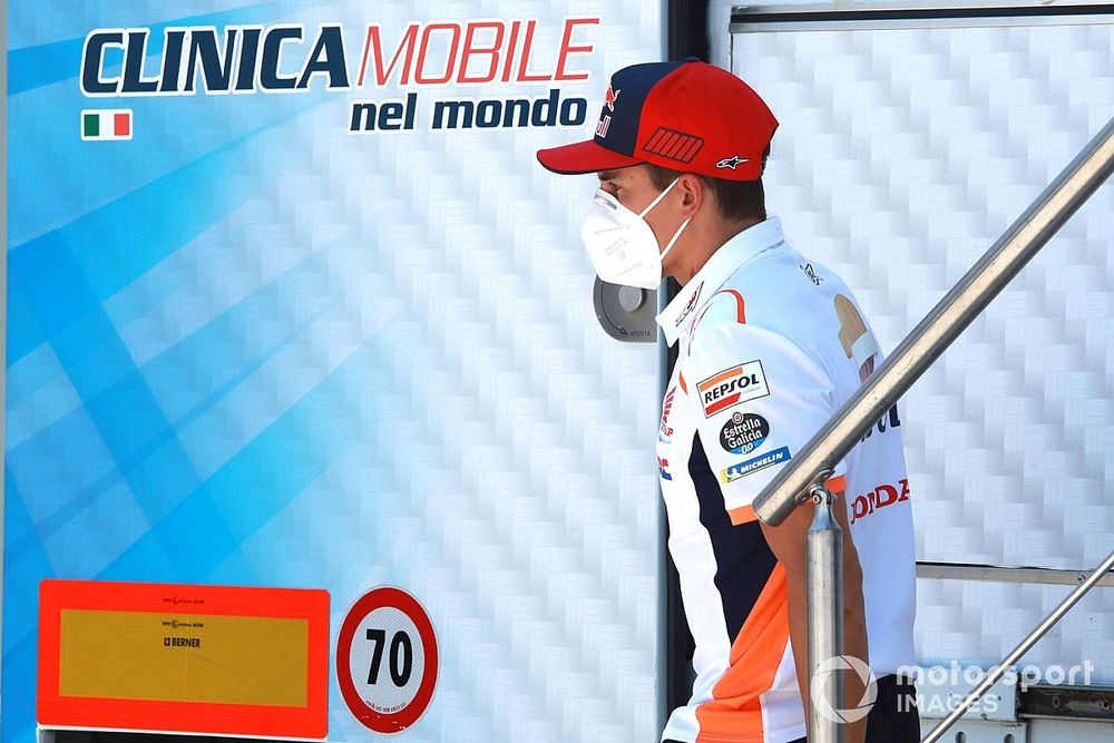 Marquez ya prueba su brazo en el gimnasio para llegar a Brno