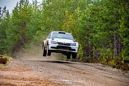 Niente simulatori per Bottas: si allena con una Skoda Fabia R5!