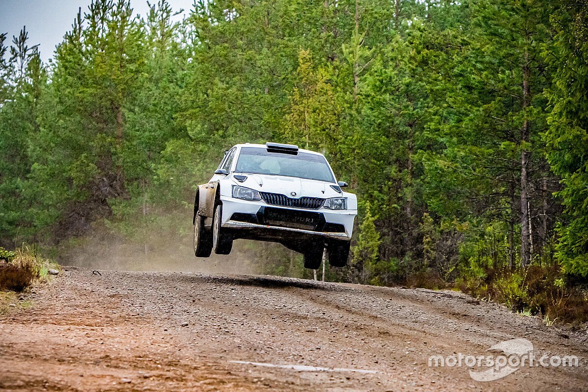 Niente simulatori per Bottas: si allena con una Skoda Fabia R5!