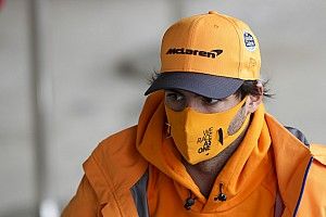 Sainz appoggia Elkann: "2022 opportunità per la Ferrari"