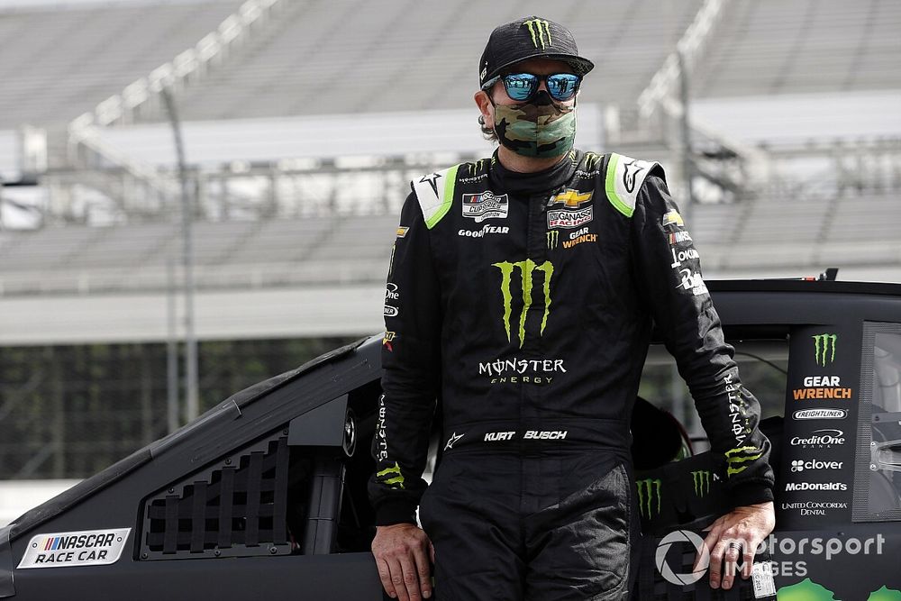 Kurt Busch gana en dramático final en Las Vegas