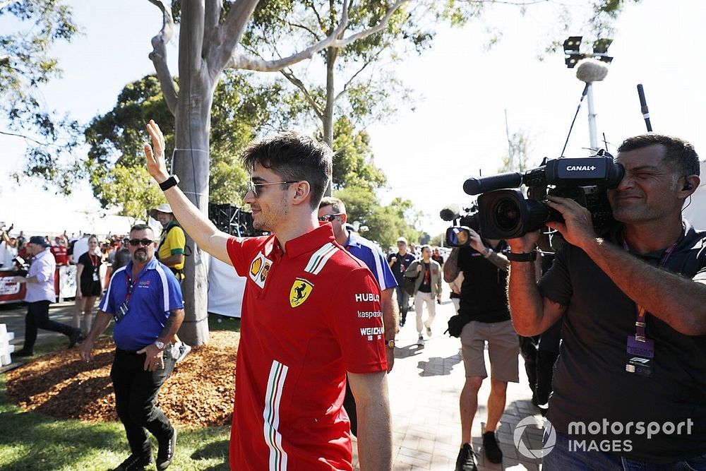 A Ferrari juniorja szerint Verstappen nem sokkal agresszívebb Leclerc-nél
