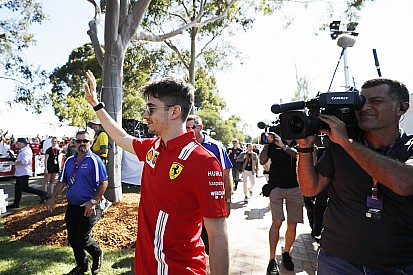 A Ferrari juniorja szerint Verstappen nem sokkal agresszívebb Leclerc-nél