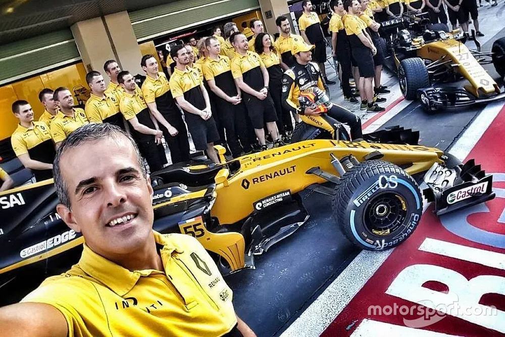 Ricardo Penteado ao lado de Carlos Sainz