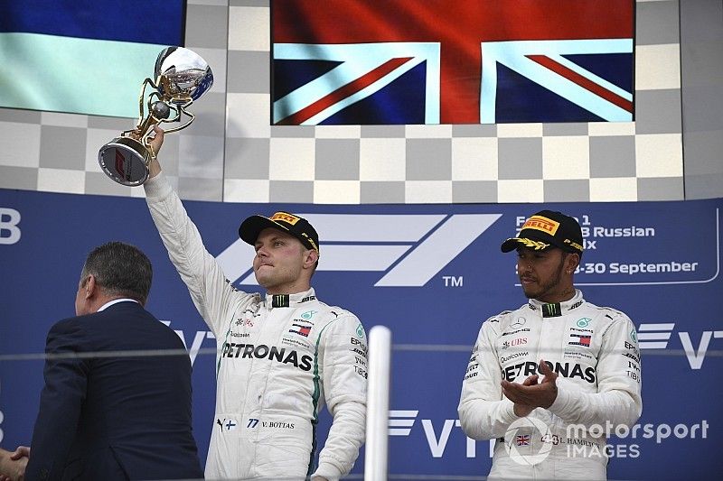 Podio: segundo lugar Valtteri Bottas, Mercedes AMG F1 y Lewis Hamilton, Mercedes AMG F1