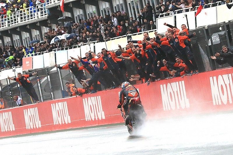 Pol Espargaró: “La última vuelta ha durado un año”