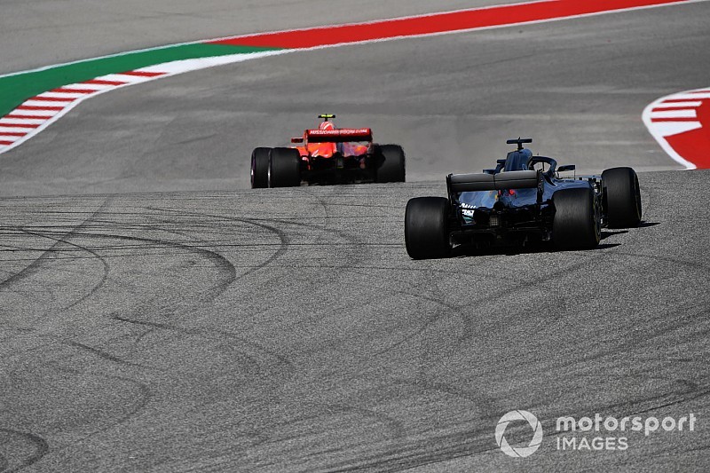 Hamilton: agresszívebben vezetek, ha Vettel lett volna mellettem Verstappen helyett