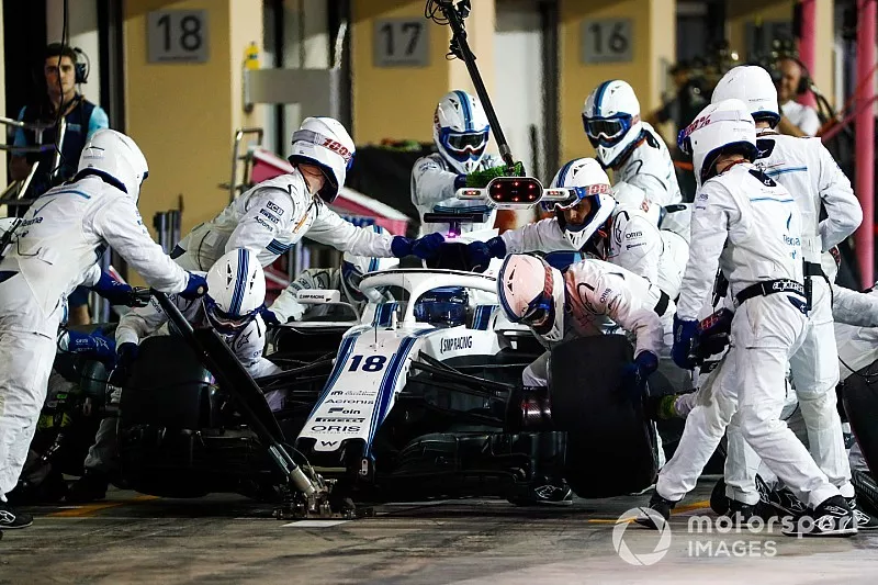 Lance Stroll, Williams FW41, in de pits