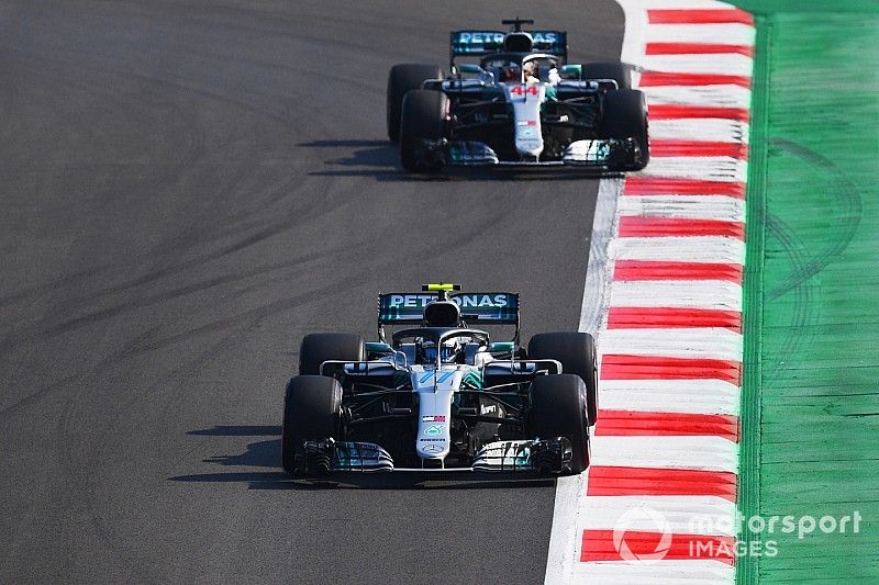 Valtteri Bottas, Mercedes AMG F1 W09 EQ Power+ and Lewis Hamilton, Mercedes AMG F1 W09 EQ Power+ 