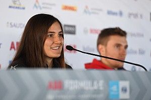 Továbbra is női tesztpilótája lesz az Alfa Romeo Racingnek