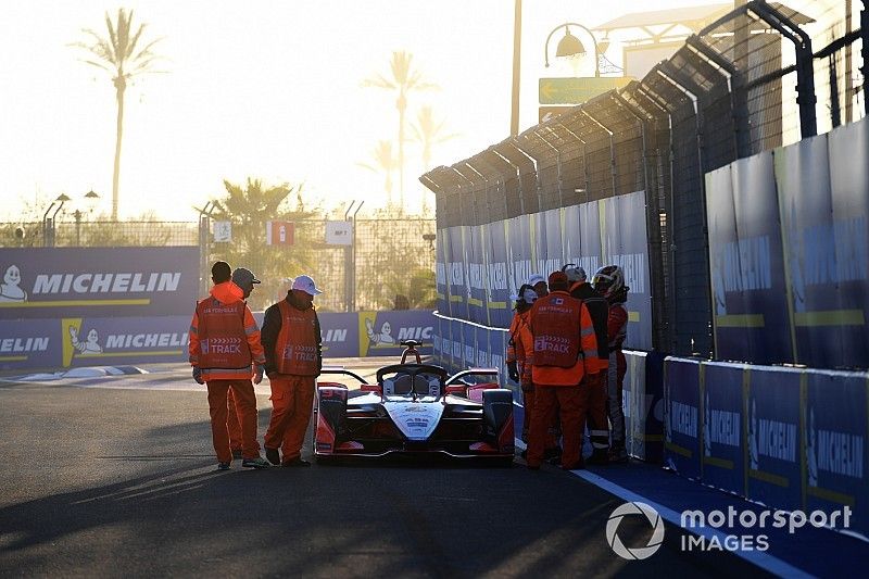 Marshals with Pascal Wehrlein, Mahindra Racing, M5 Electro