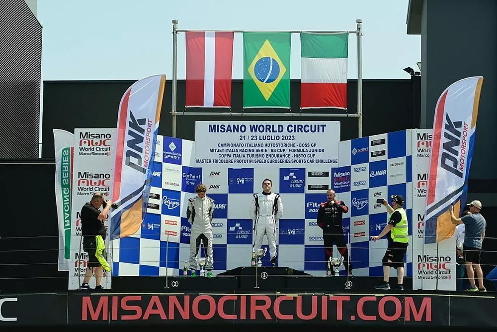 Adriano Buzaid celebra na BOSS GP Racing