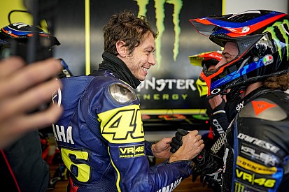 Video: Valentino Rossi torna ad allenarsi sulla moto da cross