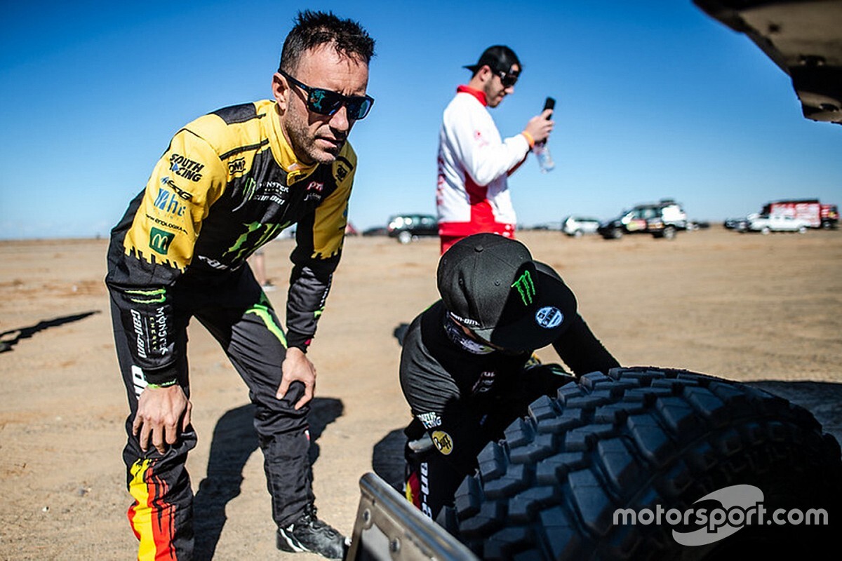 Del podio del Dakar, a entrevistador en sus ratos libres