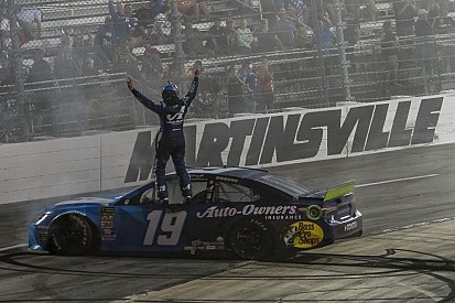 Truex Jr. dominiert Martinsville und löst NASCAR-Finalticket 2019
