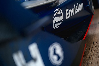Formule E-baas Frijns doneert miljoenen mondkapjes tegen corona