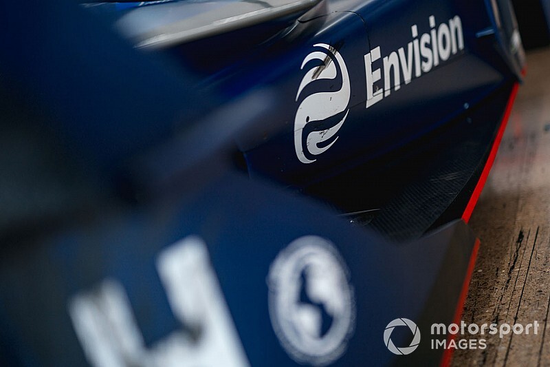 Formule E-baas Frijns doneert miljoenen mondkapjes tegen corona