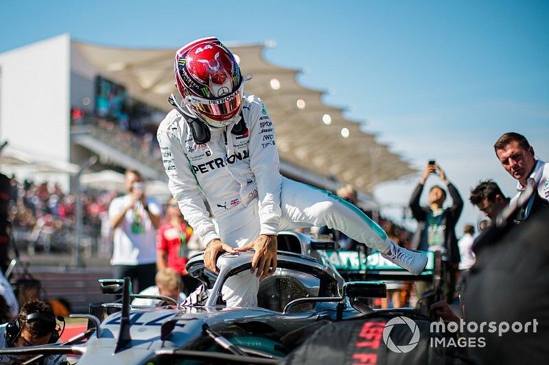 СМИ: Хэмилтон ведет переговоры о двухлетнем контракте с Mercedes