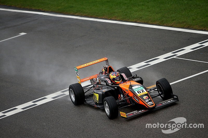 Hauger vince Gara 1 a Monza, Aron Campione Rookie