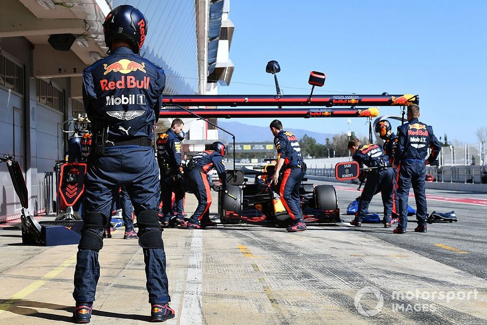 Max Verstappen, Red Bull Racing, s'arrête au stand